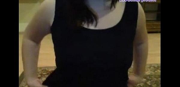  Hot Brunette Babe on Webcam